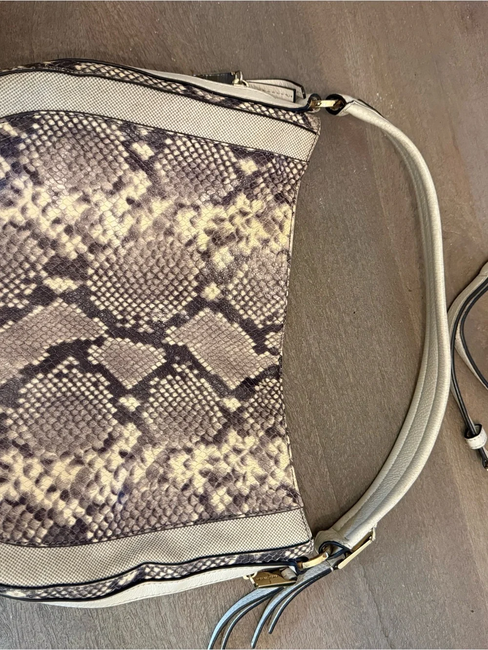 Michael Kors Julia Med Shoulder Bag